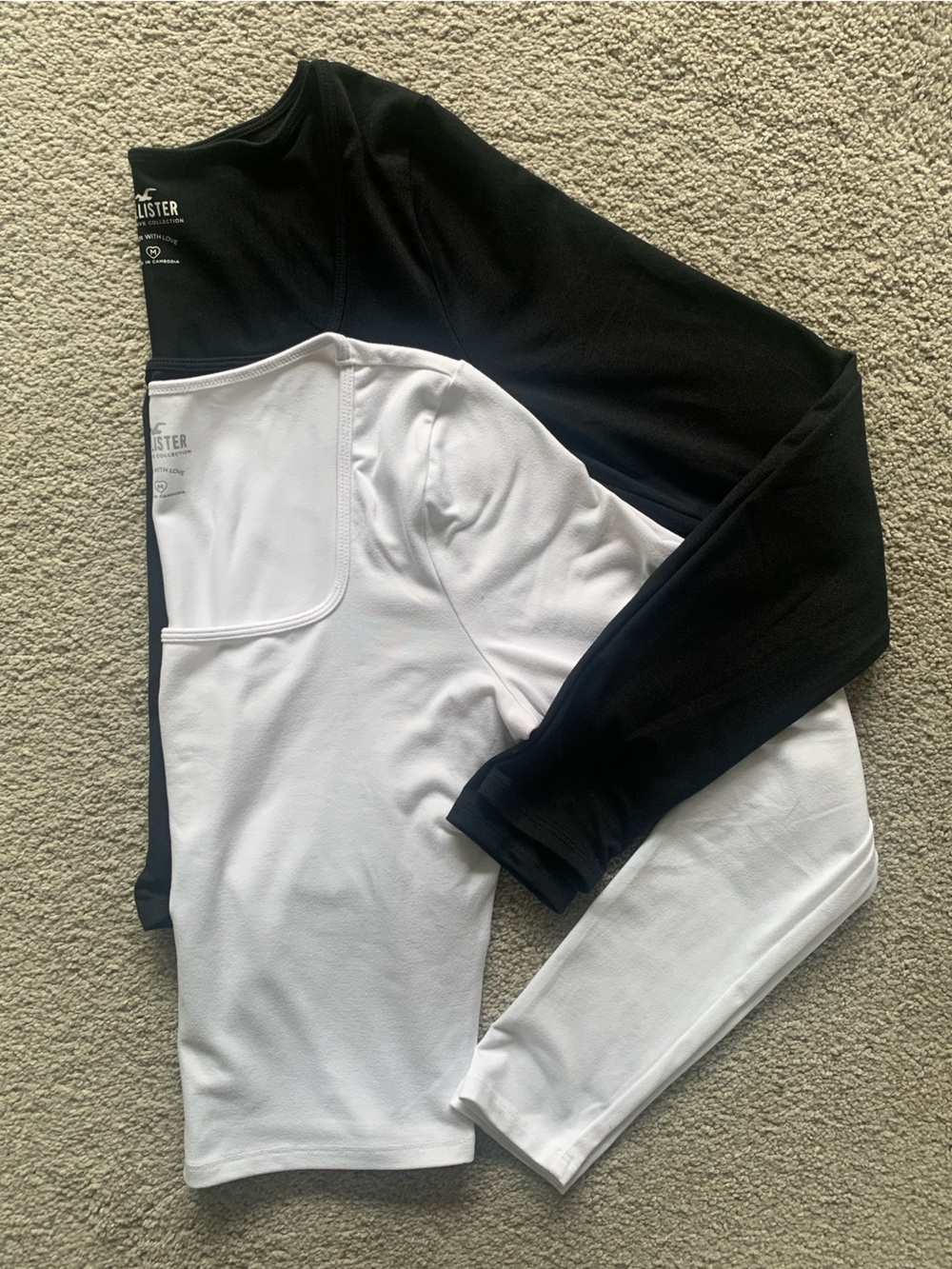 Bundle of 2 Hollister crop Square-Neck Long Sleeve Tops black/white